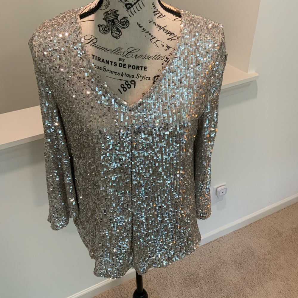 Cable & Gauge Silver Sequin Women's Top size medium. Cold shoulder sleeves.